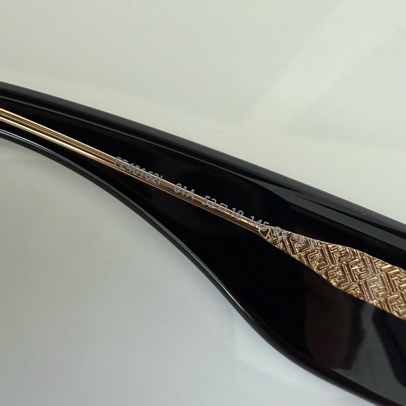 NEW!!! Fendi oversized women sunglasses FE40162I 01A Authentic Retail 460$ - Picture 5 of 7